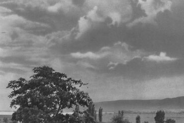 Forrás: Illyés Gyula – Reismann János: Balaton. Corvina Kiadó, Budapest, 1962. Digitális Irodalmi Akadémia: https://konyvtar.dia.hu/xhtml/illyes_gyula/Illyes_Gyula-Balaton.xhtml