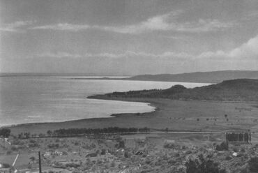 Forrás: Illyés Gyula – Reismann János: Balaton. Corvina Kiadó, Budapest, 1962. Digitális Irodalmi Akadémia: https://konyvtar.dia.hu/xhtml/illyes_gyula/Illyes_Gyula-Balaton.xhtml