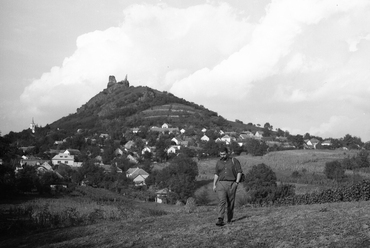 Szigliget, a várrom látképe a Hálás-tető felől, 1970. / Forrás: Fortepan 60481, Gárdos György