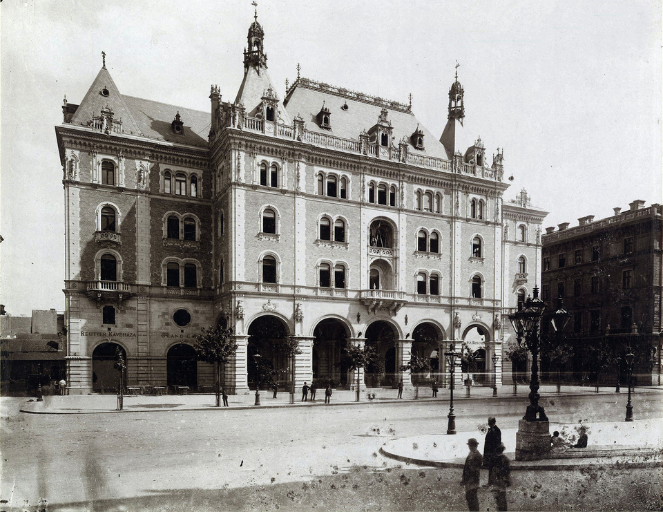 Andrássy (Sugár) út 25., Drechsler-palota. A felvétel 1884-1890 között készült. Forrás: Fortepan / Budapest Főváros Levéltára. Levéltári jelzet: HU.BFL.XV.19.d.1.06.053 