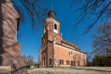 A vidék egyik legrégebbi épülete a felsőörsi prépostsági templom, az Árpád-kori építészet egyik leggazdagabban díszített, kitűnő állapotban fennmaradt példája.