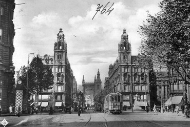 fortepan_32570: Ferenciek tere (Apponyi tér), Klotild paloták, háttérben az Erzsébet híd, 1929. Forrás: Fortepan / Pesti Brúnó