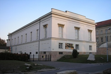 A Természettudományi Múzeumnak jelenleg otthont adó épület a Ludovika campuson. Forrás: Wikimedia Commons