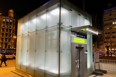 Az M2 Deák Ferenc téri metróállomásának liftje