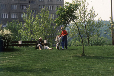 Flórián tér, háttérben a Kiscelli utca 12. számú ház. 1989. Forrás: Fortepan / Kölcsényi Zoltán