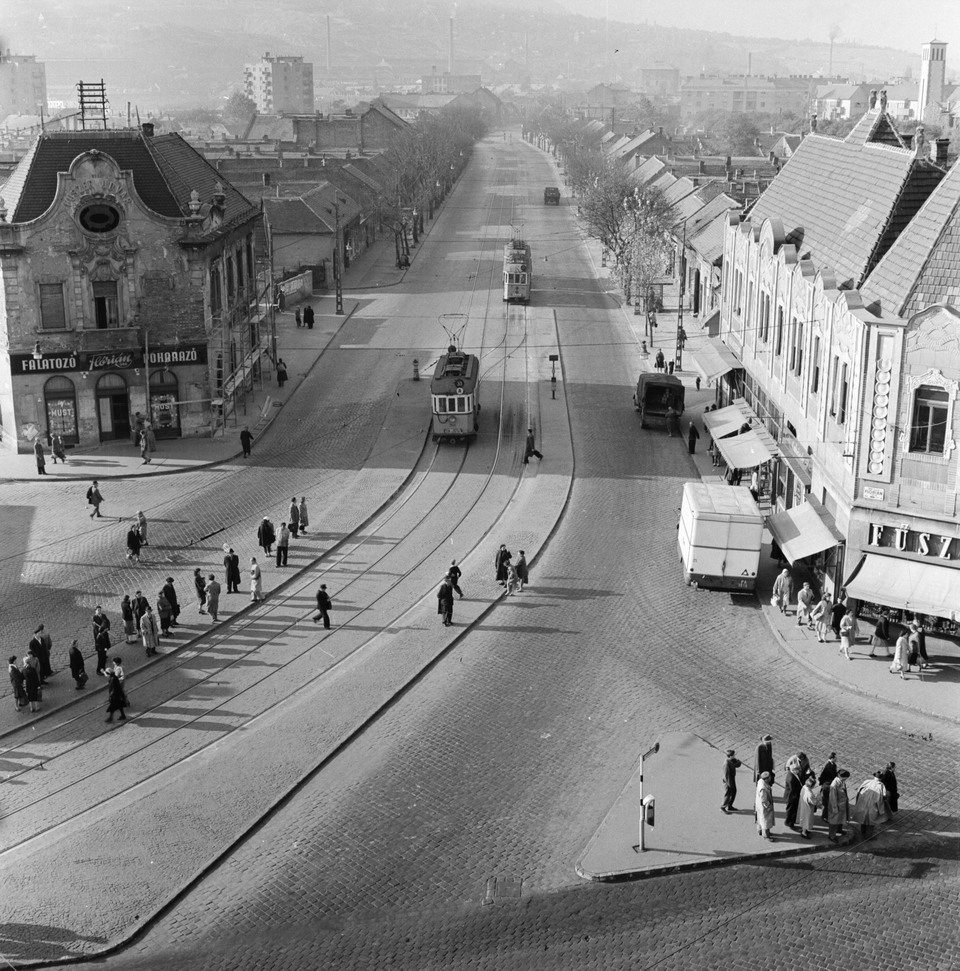 Flórián tér, szemben a Vörösvári út. 1959. Forrás: Fortepan / FŐMTERV