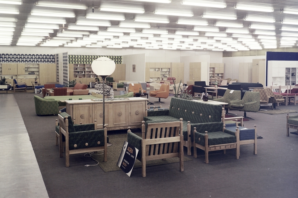 Lehel utca - Róbert Károly körút sarok, Domus Áruház. Jobbra a Tar utca, 1975. Forrás: Fortepan / Faragó György