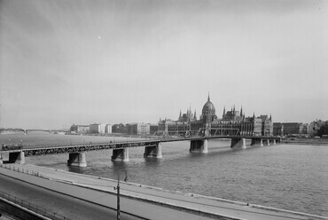 Kossuth híd, 1955. Forrás: Fortepan / UVATERV