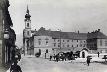 Batthyány tér, az Erzsébet apácák kolostora és kórháza- A felvétel 1890 után készült. A kép forrását kérjük így adja meg: Fortepan / Budapest Főváros Levéltára. Forrás: Fortepan / Budapest Főváros Levéltára / Klösz György fényképei