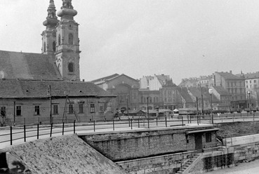 Batthyány tér a Kossuth hídról fényképezve, 1952. Forrás: Fortepan