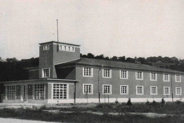 Kotsis Iván: KISOK üdülő, Új-Tihany. Forrás: Kotsis Iván: Épületek és tervek. Pósa, Budapest, 1945.