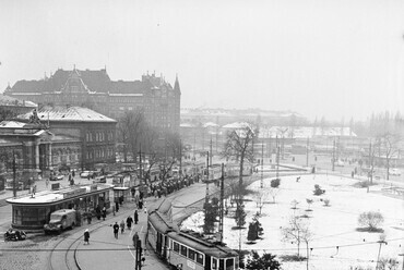 Nagyvárad tér, balra a Szent István kórház, jobbra az Üllői út, 1962. Forrás: Fortepan / FŐMTERV