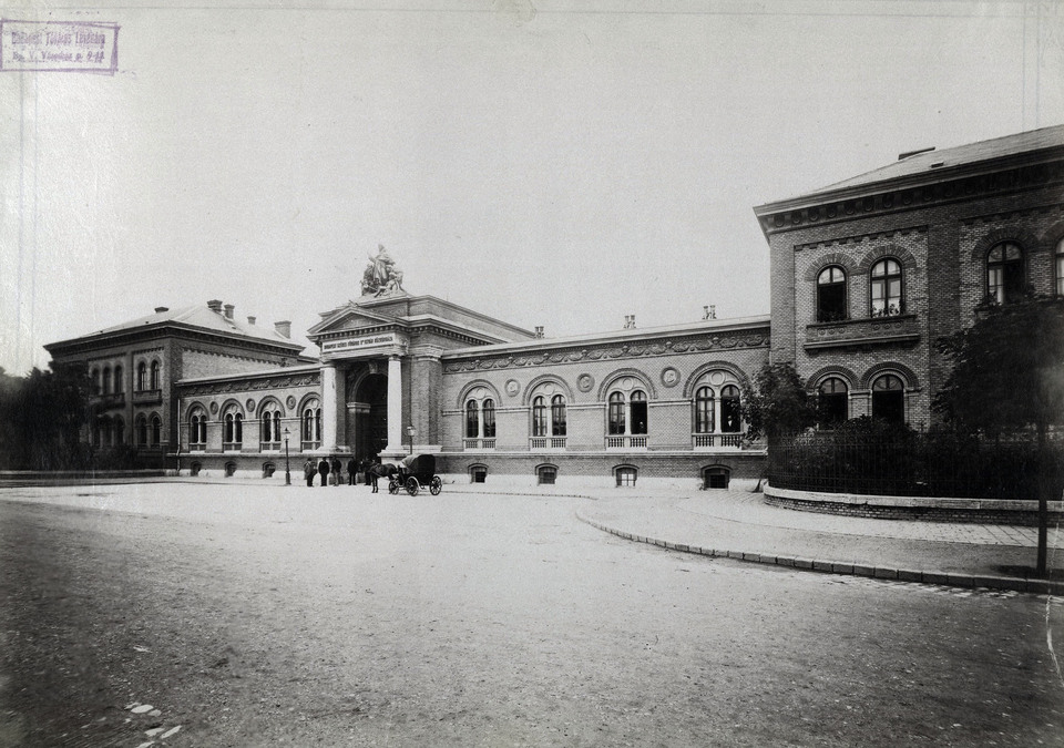 Nagyvárad tér, Szent István kórház. A felvétel 1894 után készült. A kép forrását kérjük így adja meg: Fortepan / Budapest Főváros Levéltára. Levéltári jelzet: HU.BFL.XV.19.d.1.07.141