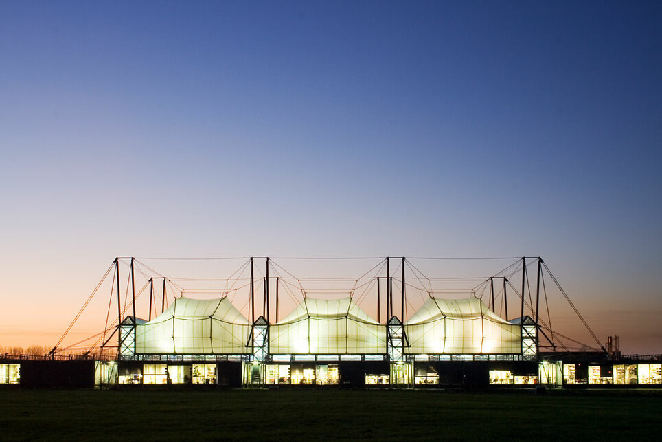 Hopkins Architects: Schlumberger, Cambridge Kutatási Központ. Forrás: Wikimedia Commons