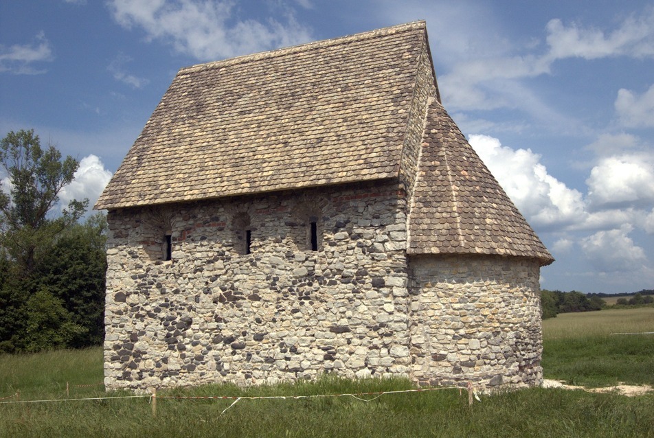 Kisdörgicsén szép csendben tető alá került egy középkori templomrom