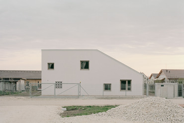 Átriumos ház Budajenőn. Tevező: batlab architects. Fotó: Danyi Balázs
