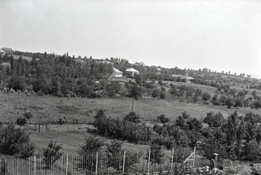 Balatonakarattya, a Hosszúmező utca és a Csaba utca sarkán álló nyaraló és kertje, Ormos Imre felvétele, 1939. / Fortepan, Ormos Imre Alapítvány
