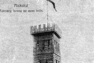 Rákóczi-torony régi képeslapon (ideiglenes faépítmény, 1906–1907), Avas, Miskolc. Forrás: Wikipedia
