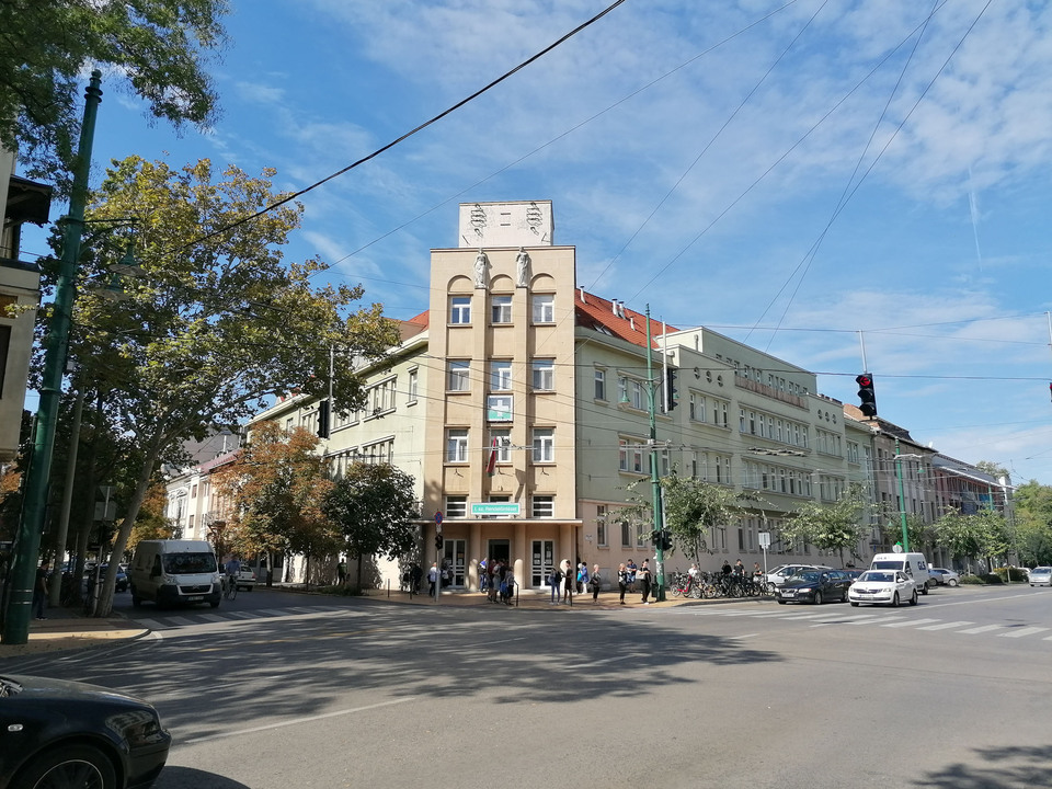 Az egykori OTI-székház Szegeden, ma rendelőintézet. Fotó: Kovács Dániel, 2022