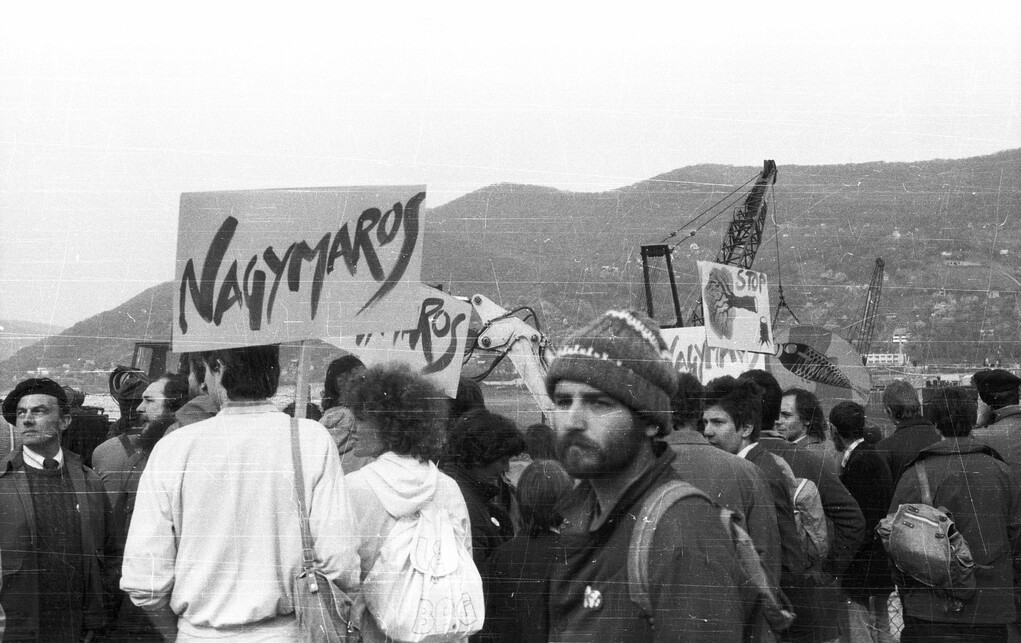 Tüntetés a Bős-nagymarosi Vízlépcsőrendszer felépítése ellen. Forrás: Fortepan / tm
