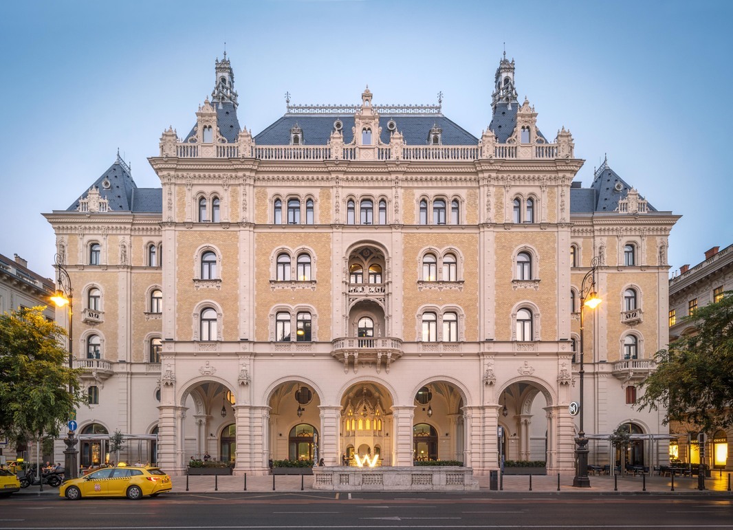 ”Munka után nyugalom” – The W Budapest