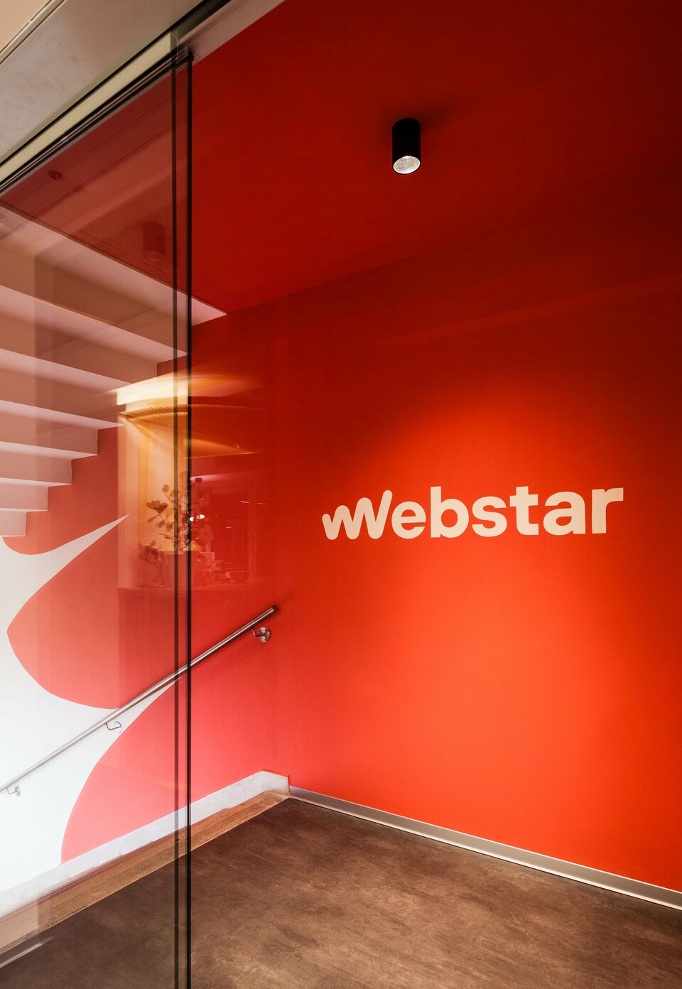 A pécsi Webstar iroda új téri atmoszférája. Tervező: Minusplus. Fotó: Török Tamás
