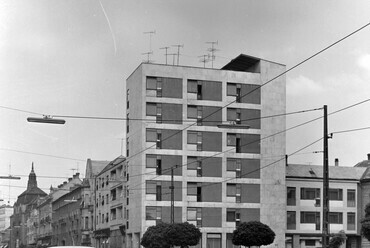 Piac utca (Vörös Hadsereg útja) a Petőfi térről nézve., 1966. Forrás: Fortepan / Lechner Nonprofit Kft. Dokumentációs Központ
