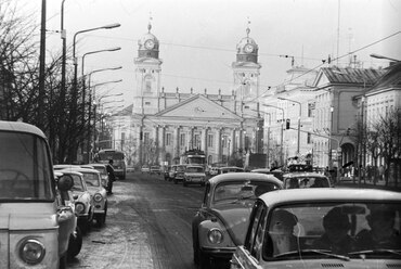 Piac utca (Vörös Hadsereg útja), szemben a Református Nagytemplom, 1974. Forrás: Fortepan / Szalay Zoltán
