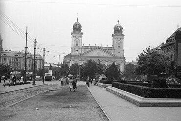 Piac utca (Vörös Hadsereg útja), háttérben a Református Nagytemplom, 1953. Forrás: Fortepan / Nagy Gyula
