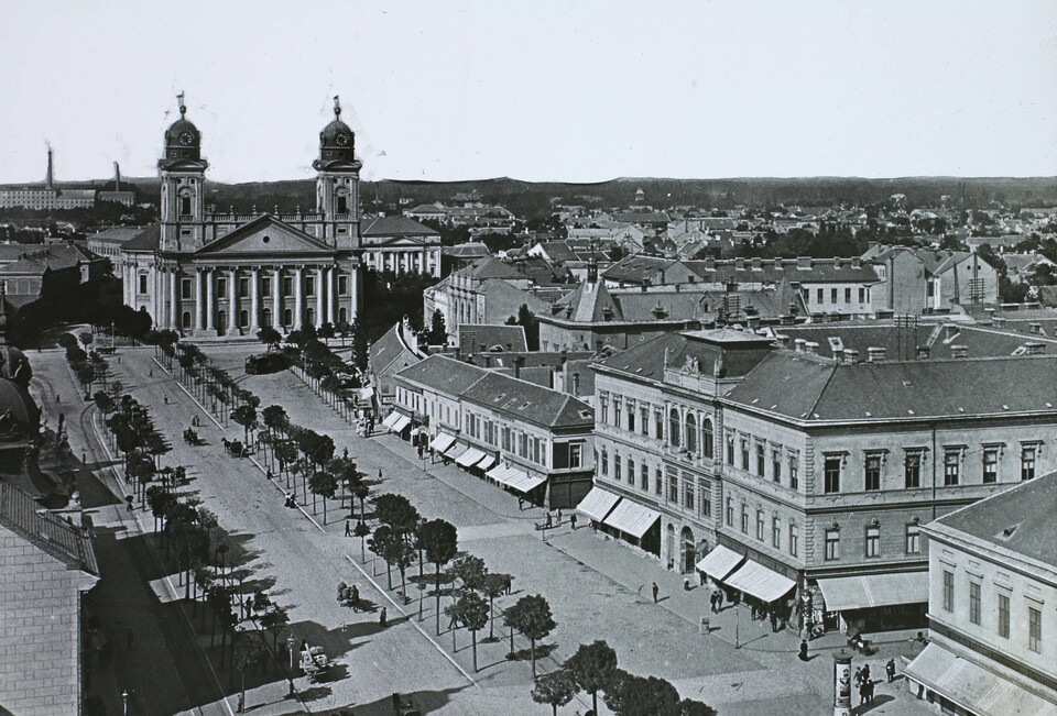 Piac utca a Református Nagytemplommal, 1912. Forrás: Fortepan / Magyar Földrajzi Múzeum / Diagyűjtemény
