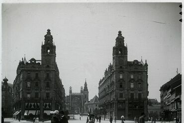 Ferenciek tere (Kígyó tér), Klotild paloták, háttérben az épülő Erzsébet híd, 1902 - forrás: Fortepan / Schoch Frigyes
