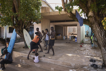 Surf Ghana Collective, Busua, Ghána – tervező: Juergen Strohmayer and Glenn DeRoché – fotó: Julien Lanoo – forrás: Holcim Awards
