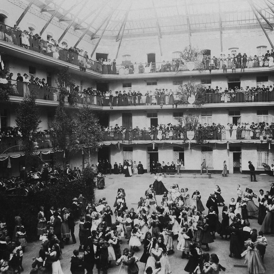 Az egyik első közösségi szociális lakáskísérlet. Le Familistère Guise, Guise, Franciaorzság. (1959) Tervező: Jean-Baptiste André Godin. Fotó: hiddenarchitecture.net