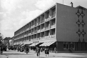 Szolgáltatóház a Marx téren, 1961. Forrás: Fortepan / Nagy Gyula
