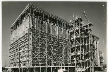 Az Inotai Erőmű építése, 1950. Fotó Wolf Johanna hagyatékában, Vitányi Pál jóvoltából.
