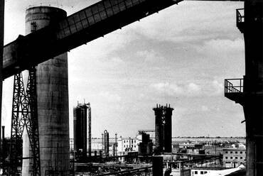 A már üzemelő vasmű Sztálinvárosban. Fotó: Sztálinváros-fotóalbum, MÉM MDK Múzeumi Osztály, Adattári gyűjtemény
