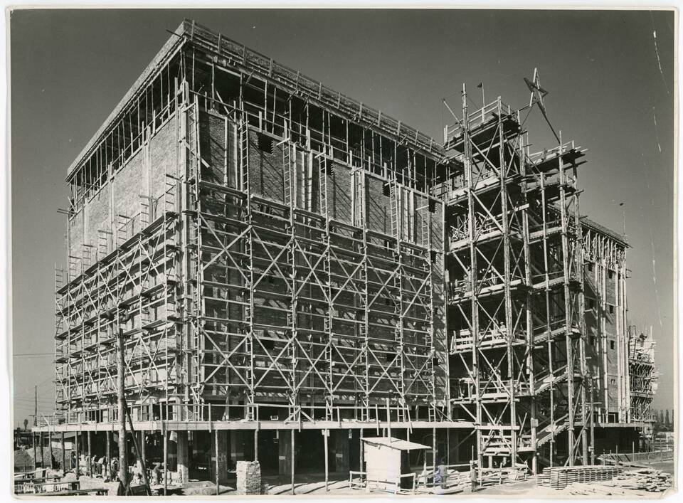 Az Inotai Erőmű építése, 1950. Fotó Wolf Johanna hagyatékában, Vitányi Pál jóvoltából.

