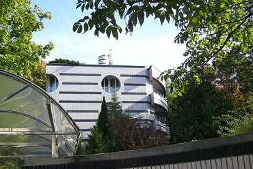 Lóczy Lajos utca 7. alatti lakóház, Budapest, II. kerület. Fotó: Rimanóczy Jenő. Forrás: Wikipedia
