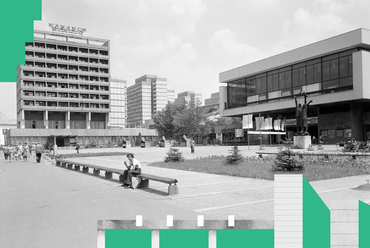 Borítókép: Fő tér, balra a a Karancs szálló, jobbra a József Attila Művelődési Ház előtt a Felszabadulási emlékmű, 1973. Forrás: Fortepan | FŐFOTÓ. Grafika: Vitányi Regina
