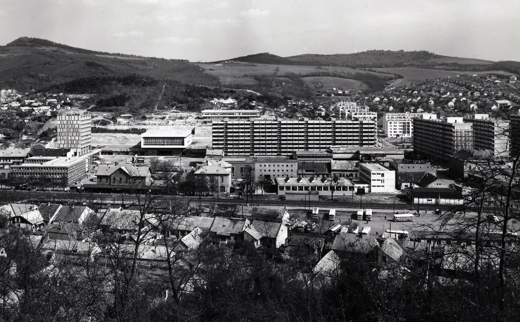Átalakuló városközpont, 1967. Forrás: Betonfalak harmóniája – a Dornyay Béla Múzeum online kiállítása