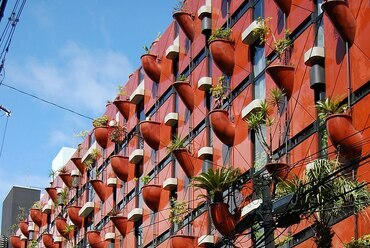 Organic Building, Oszaka, 1993. Forrás: Hiromitsu Morimoto - Flickr/Wikipedia
