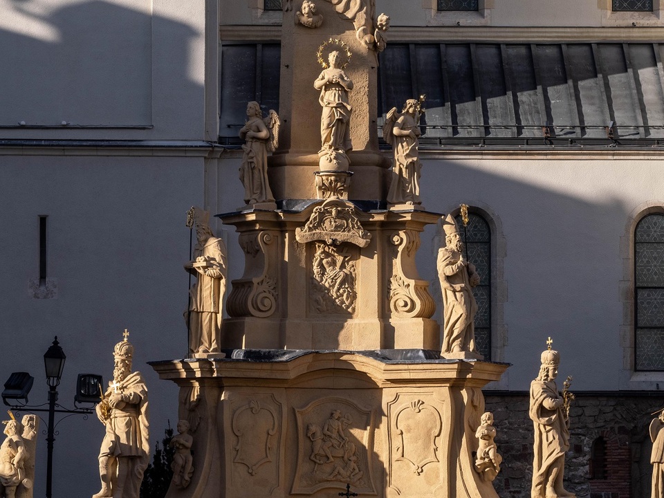 A veszprémi várnegyed Szentháromság-szobra

