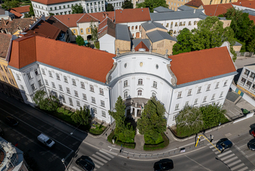 Szent Imre Általános Iskola, Székesfehérvár – tervező: T.Á.M. Építésziroda Kft. / Ács Miklós, Kovács Krisztina, Tolnai Zsolt 
