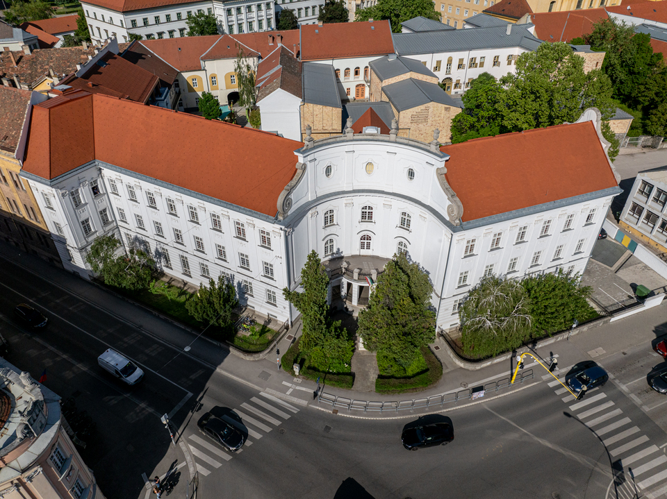 Szent Imre Általános Iskola, Székesfehérvár – tervező: T.Á.M. Építésziroda Kft. / Ács Miklós, Kovács Krisztina, Tolnai Zsolt