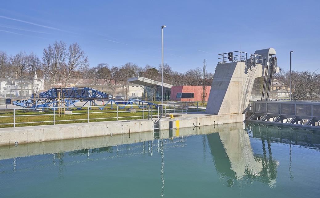 Siófoki nagyműtárgyak rekonstrukciója, üzemviteli épület és új köztér létesítése. Masterplan és építészeti tervezés: Térhálózat. Fotó: Viktorin Krisztián – Sugar and Salt