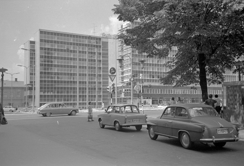 Az épülő irodakomplexum, 1971. Forrás: https://www.facebook.com/regigyor/