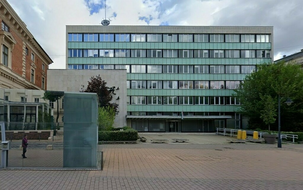 A Magyar Rádió már nagyrészt elbontott épülete. Forrás: Google Street View (Építészfórum archívum)