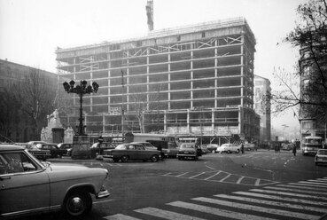 A Vörösmarty téri épülő ORI (Országos Rendező Iroda) székháza a Harmincad utca irányából nézve, 1969. Forrás: Fortepan / Középületépítő Vállalat - Kreszán Albert - Koczka András - Kemecsei József
