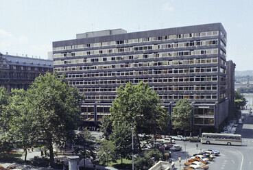 Vörösmarty tér, 1975. Forrás: Fortepan / FŐFOTÓ

