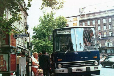 A Vörösmarty tér az 1980-as években. Forrás: Facebook
